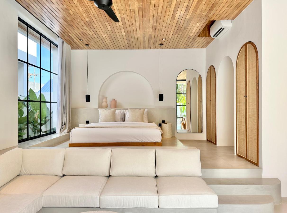 The Suites By The Young Villas Улувату Екстер'єр фото