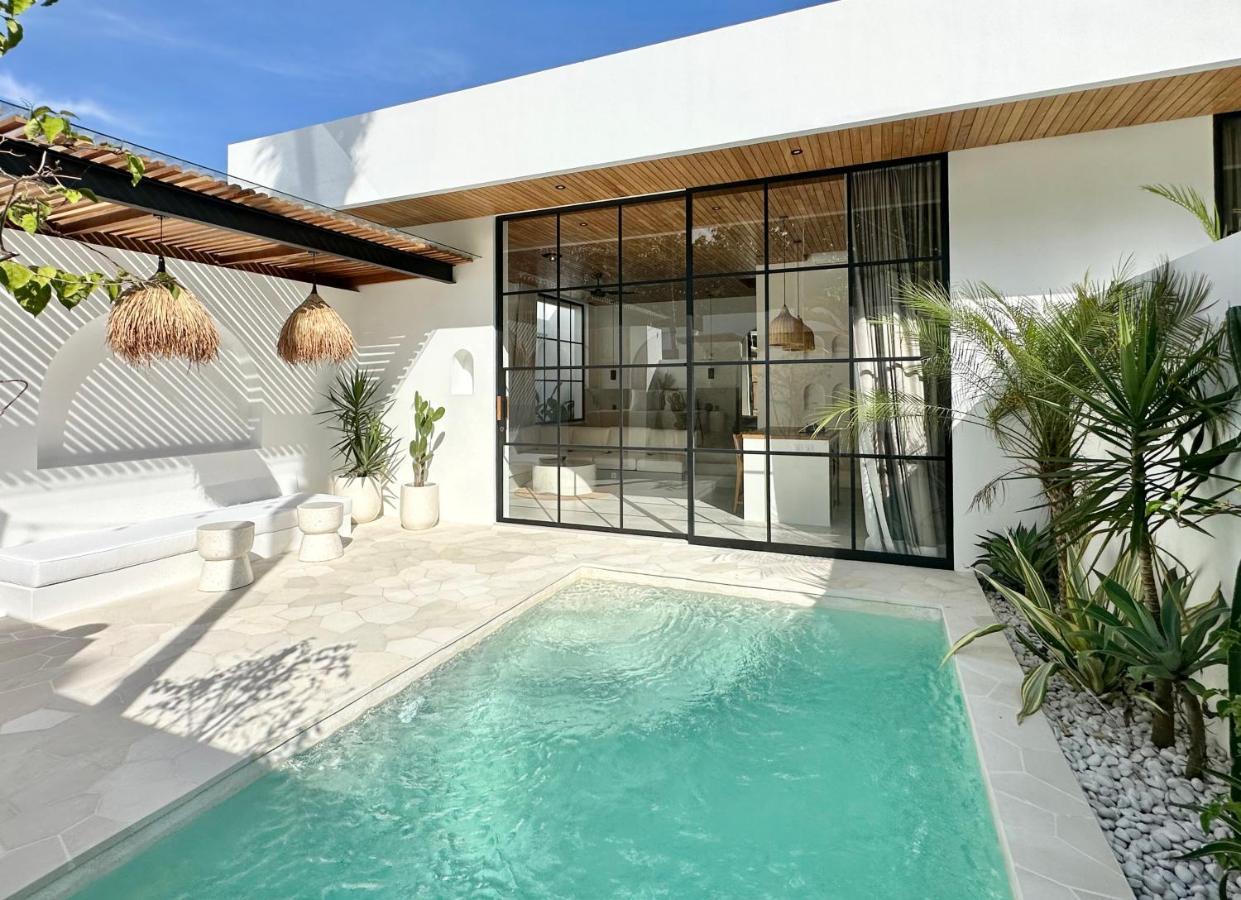 The Suites By The Young Villas Улувату Екстер'єр фото
