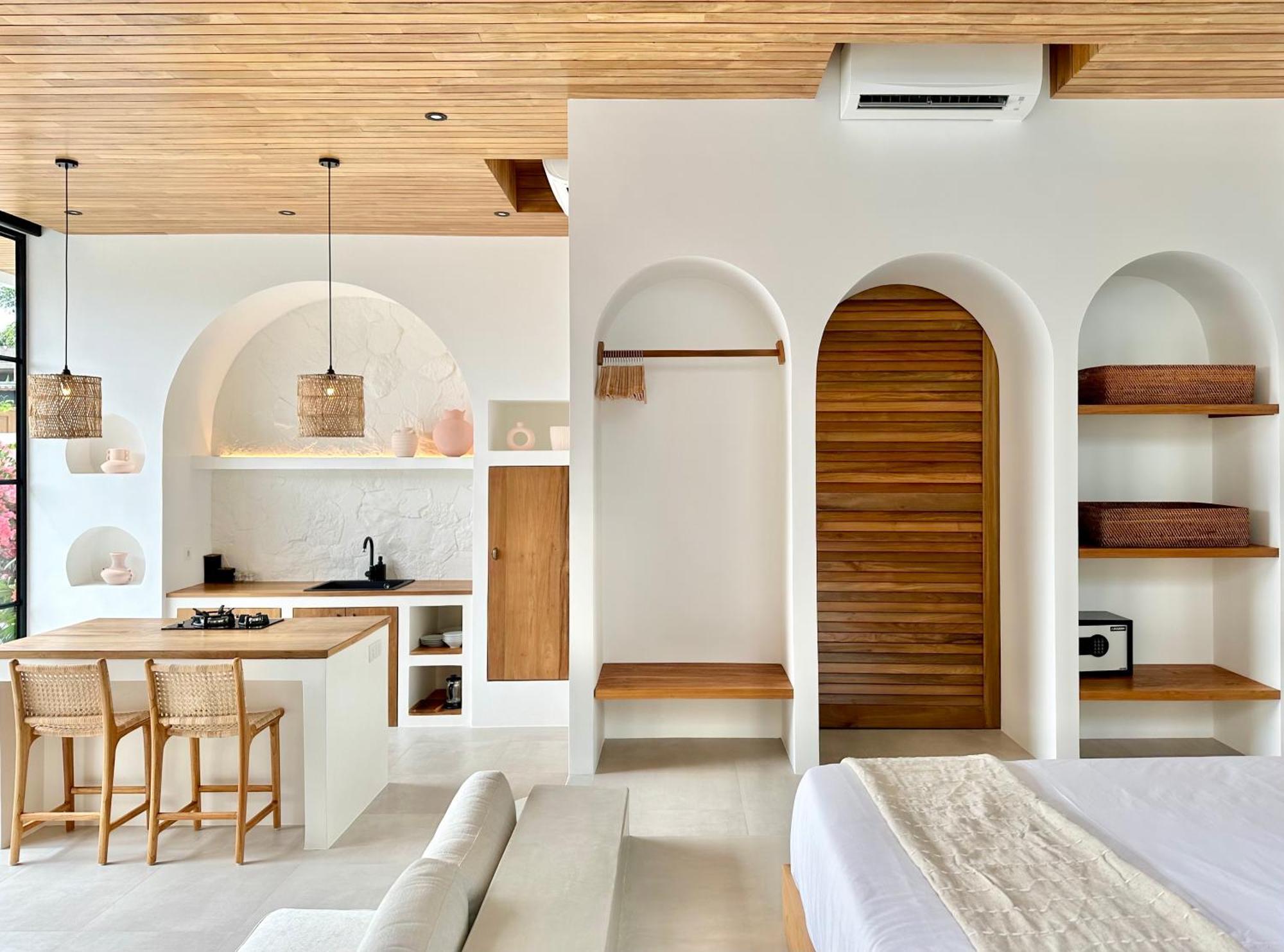 The Suites By The Young Villas Улувату Екстер'єр фото